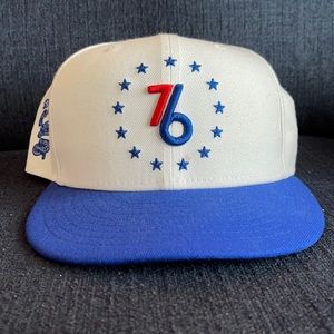 Philadelphia 76ers New Era Flat Brim SnapBack Hat